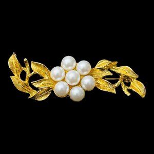 Richelieu Faux Pearl Gold Tone Leaf Brooch Pin 2” Elegant Floral Design Vintage